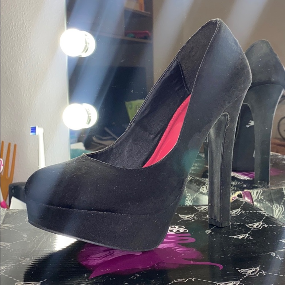 Black Velvet Pump Heel